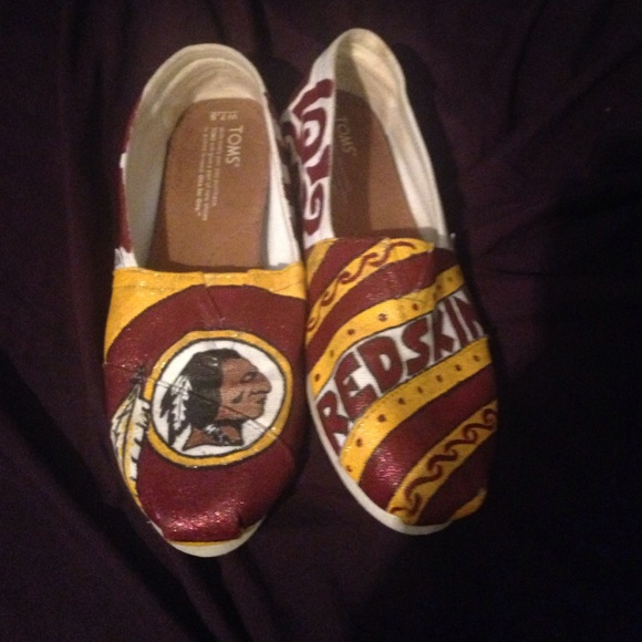 Hand painted Washington Redskins toms!!💛❤️