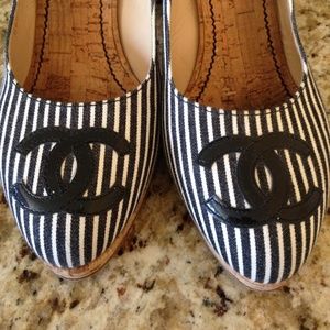 CHANEL WHITE & NAVY HEELS!!!