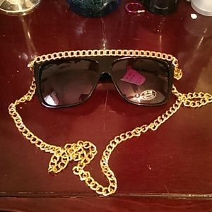 Sun glasses with chain