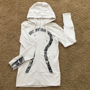 Lululemon jacket size 8