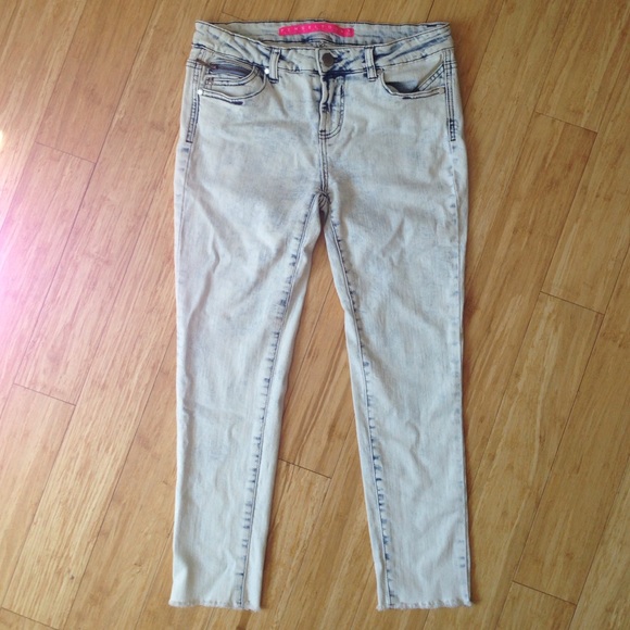 Acid Wash Cutoff Ankle Skinny Jean