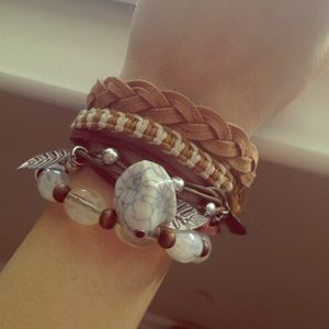 Layered bracelets 3 looks like 4  adjustable size