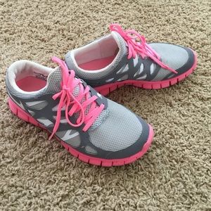 Like new, bright pink Nike Frees size 8.5