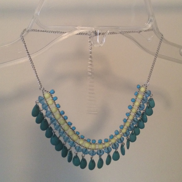 Short beaded necklace