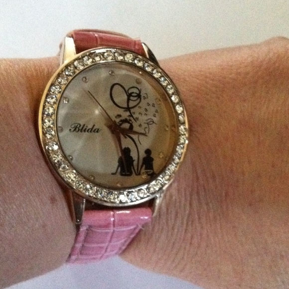 ❤️PRETTY PINK RHINESTONE WATCH - Picture 2 of 2