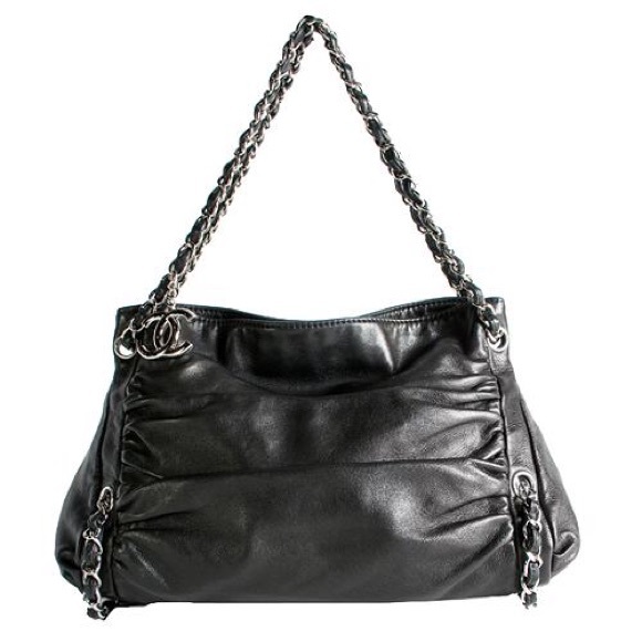 Chanel black sharpei lambskin shoulder handbag
