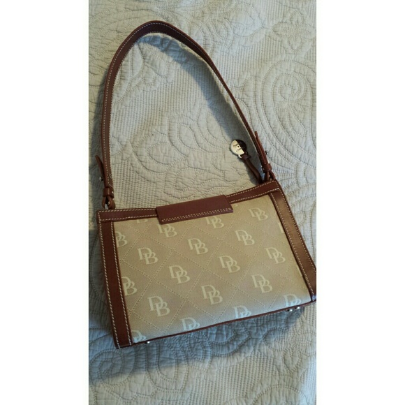 *SOLD* Dooney & Bourke O-Ring Flap Shoulder bag - Picture 2 of 4