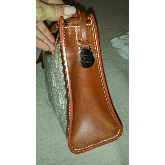 *SOLD* Dooney & Bourke O-Ring Flap Shoulder bag - Picture 3 of 4