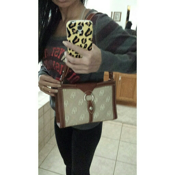 *SOLD* Dooney & Bourke O-Ring Flap Shoulder bag - Picture 4 of 4