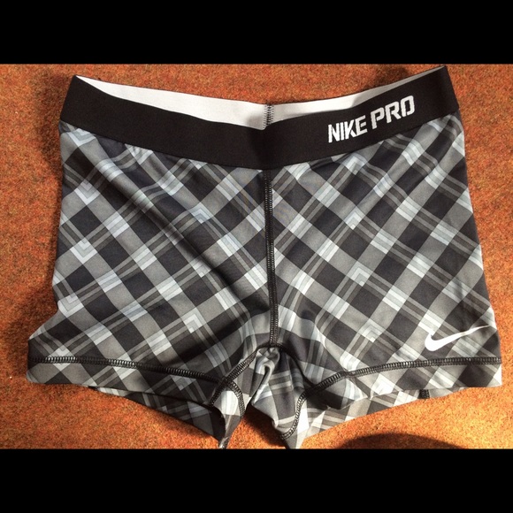 SOLD ON M Nike Pro 2.5 in plaid print Med