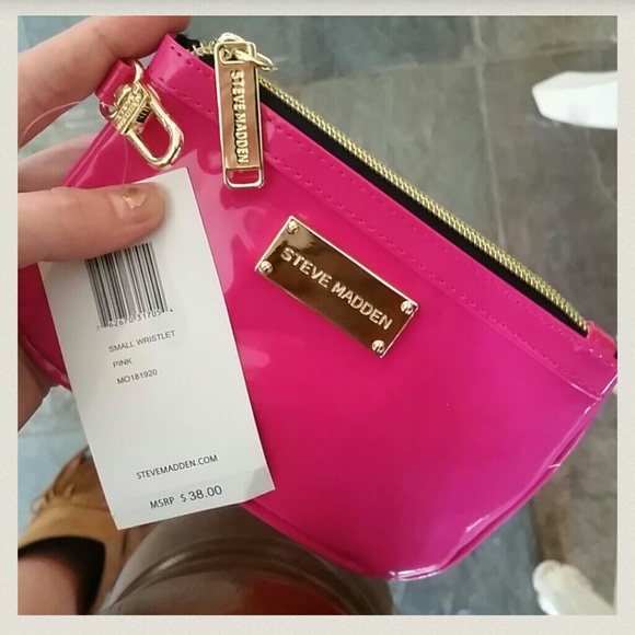 NWT STEVE MADDEN WRISTLET