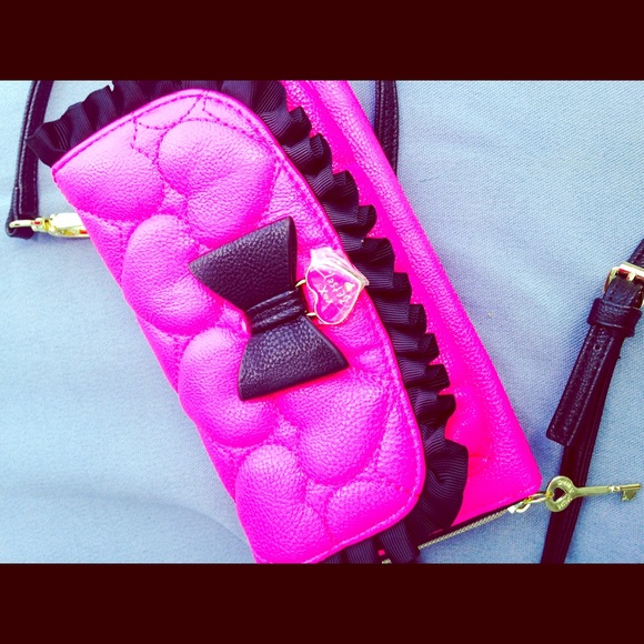 🙅🙅SOLD!!🙅🙅 Betsy Johnson cross body
