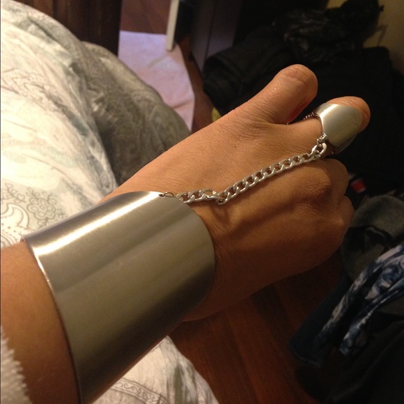 Bracelet with ring attachment - Picture 1 of 3