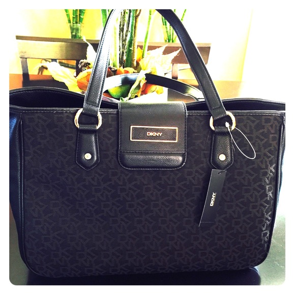 💥💥SOLD💥💥NWT DKNY Handbag in black