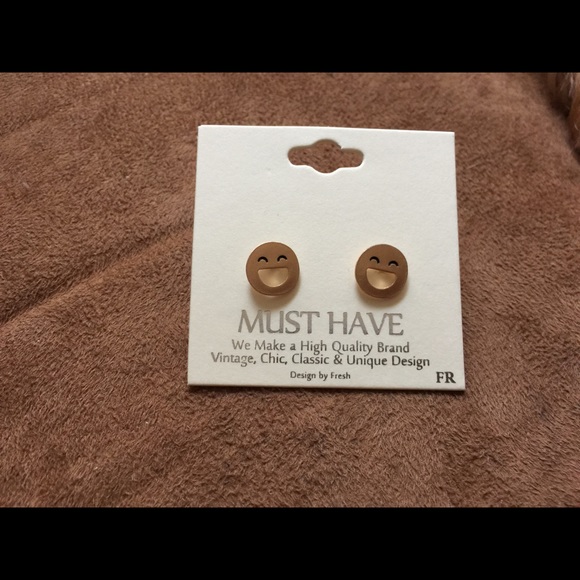 Smiley stud earrings 😃 - Picture 3 of 3