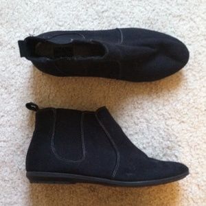 trend report black chelsea boots
