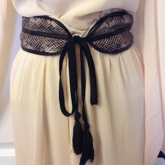 Maxi - Picture 2 of 4