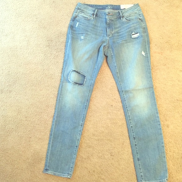 Brand New!!! Loft curvy skinny legged jeans.