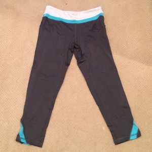 blue white and grey cropped leggings