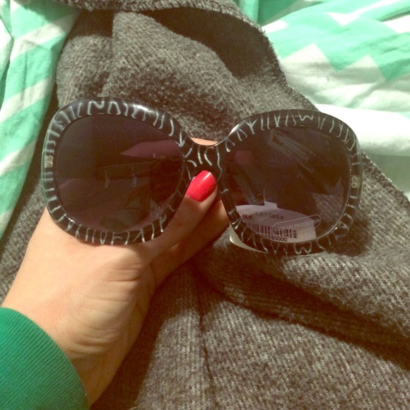 BKE black and white sunglasses