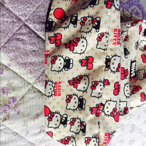🚫SOLD🚫🎀😺Hello Kitty Backpack😺🎀 - Picture 3 of 4