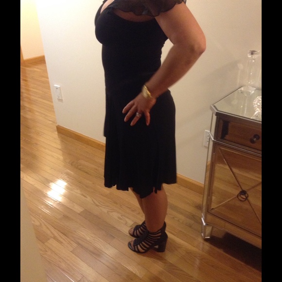 Bebe flare dress with off shoulder chiffon sleeves - Picture 2 of 4