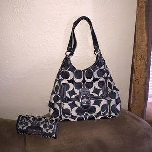 This purse and wallet are awesome!!