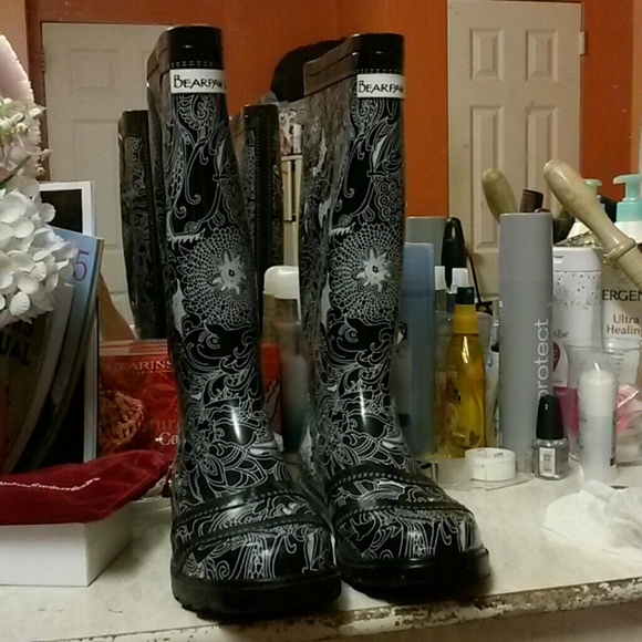 Bearpaw rain boots