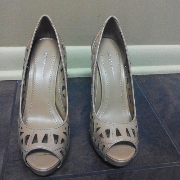 BCBGeneration Women's Landed peep-toe pump,
