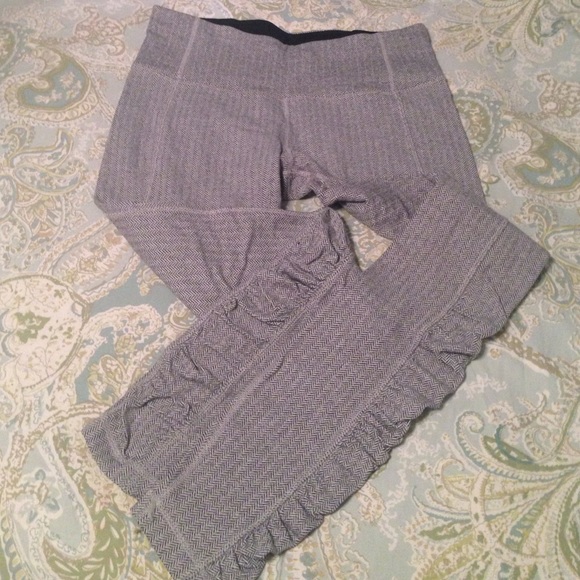 Lululemon Run Turn Around Tights - Size 8