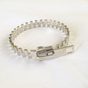 • silver zipper bangle •