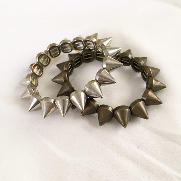 • 2 spiky bracelet •