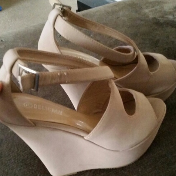 Nude wedges