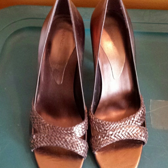 Like new bronze metallic peep toe heels
