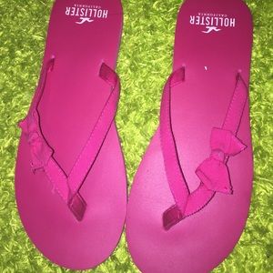 Hollister flip flops🎀