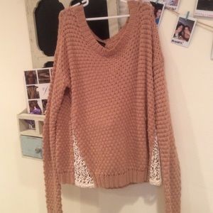 Sweater with lace on the side