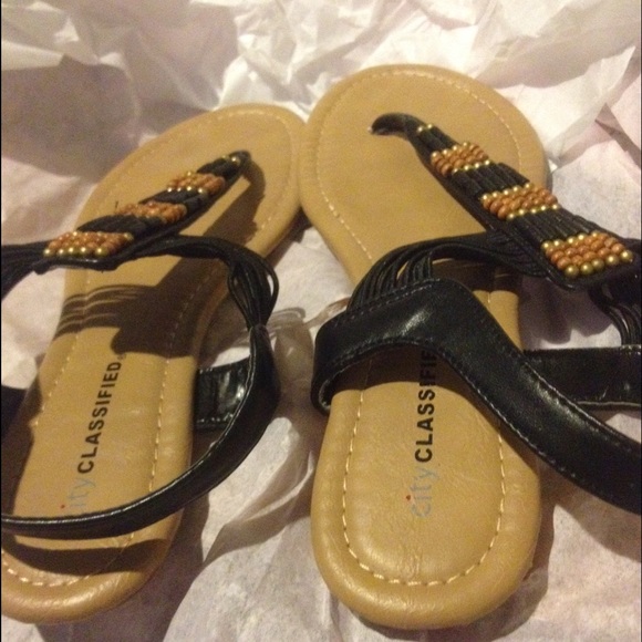 New sandals! Cute!