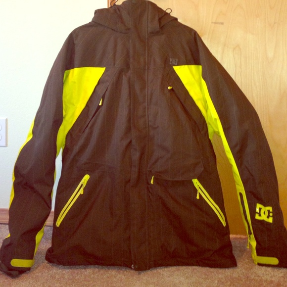 Men's DC Snowboard Jacket. Great Condition