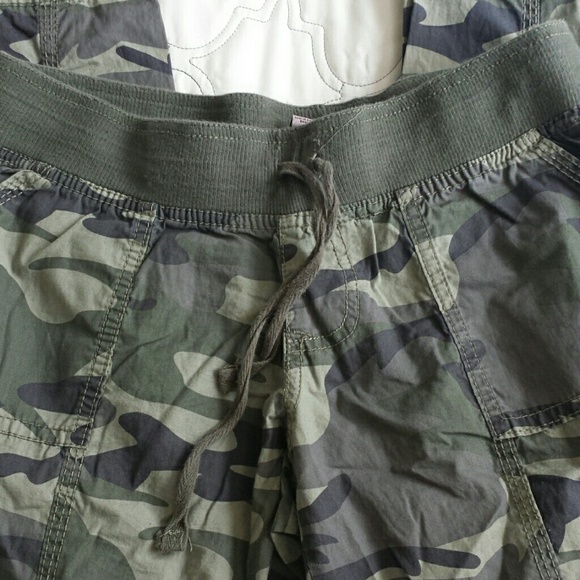 ALMOST FAMOUS  CARGO CAMOUFLAGE PANTS