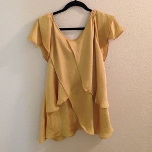 Scalloped mustard top