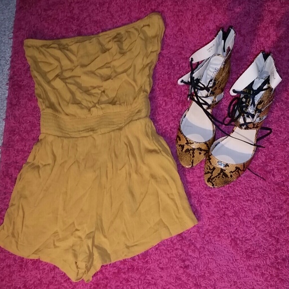 NEVER WORN...Tube-top short jumpsuit/romper