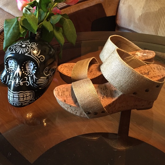 Gold lucky brand wedge