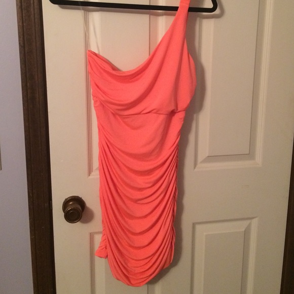 PRICE DROPPED‼️ Coral one sleeve dress