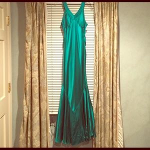 Emerald green prom dress!
