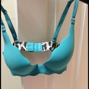 Victoria secret push up bra 34D