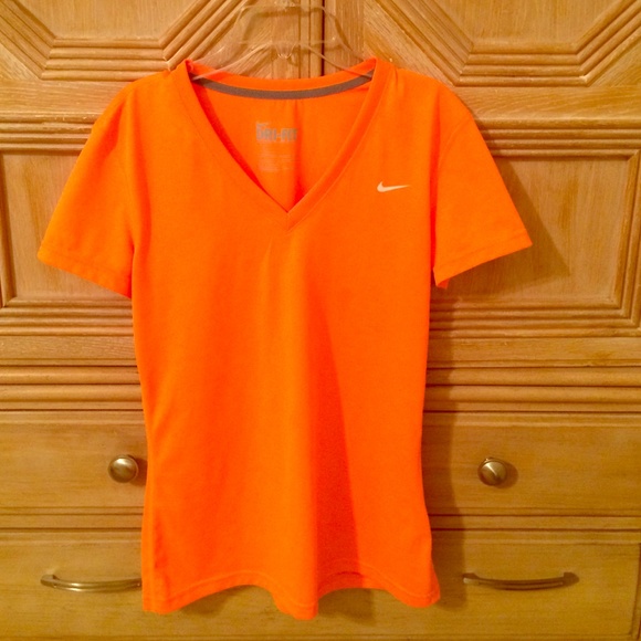 🎀NIke DRI-FIT top🎀