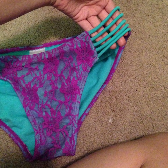 Bathing suit - Picture 3 of 3