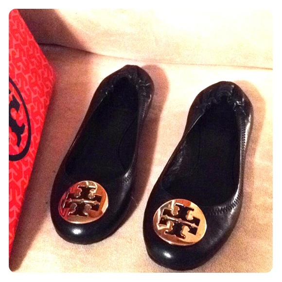 ❤️SOLD!! ❤️TORY BURCH REVA FLATS WORN ONLY ONCE.