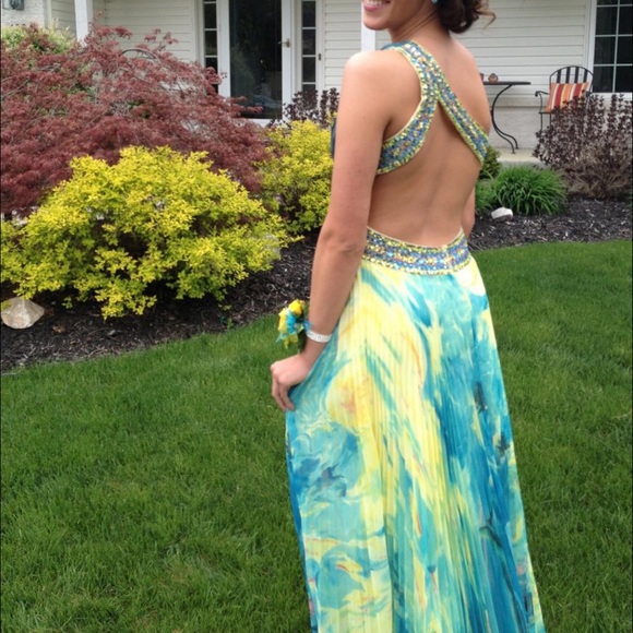 Prom dress - Picture 3 of 4