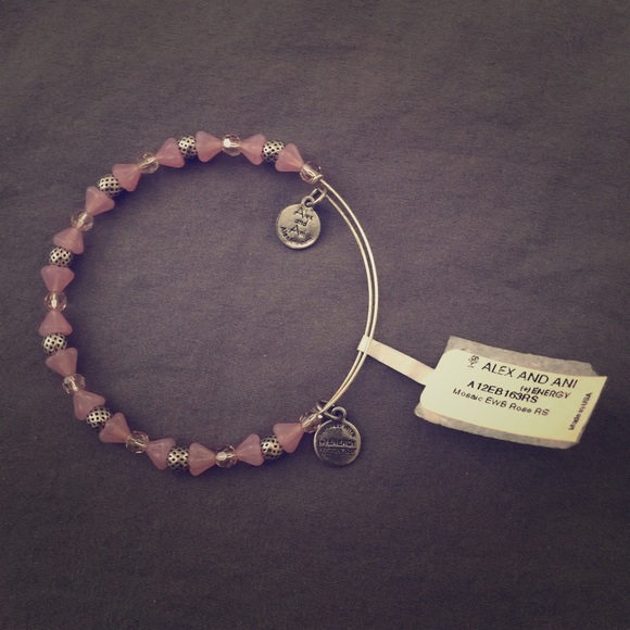 NWT Mosaic Rose Wrap!
